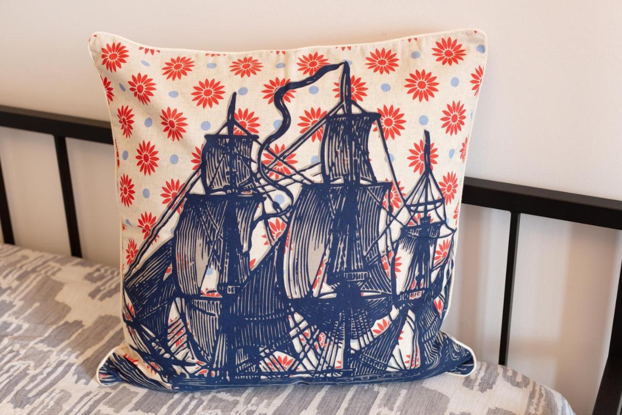 Assemblage Boutique Art B & B Χόμπαρτ Εξωτερικό φωτογραφία
